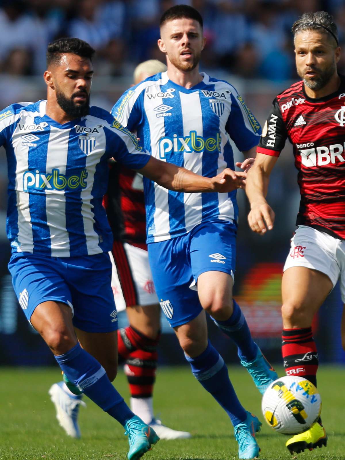 Reiner é liberado pelo STJD e reforça o Flamengo contra o Avaí em Brasília