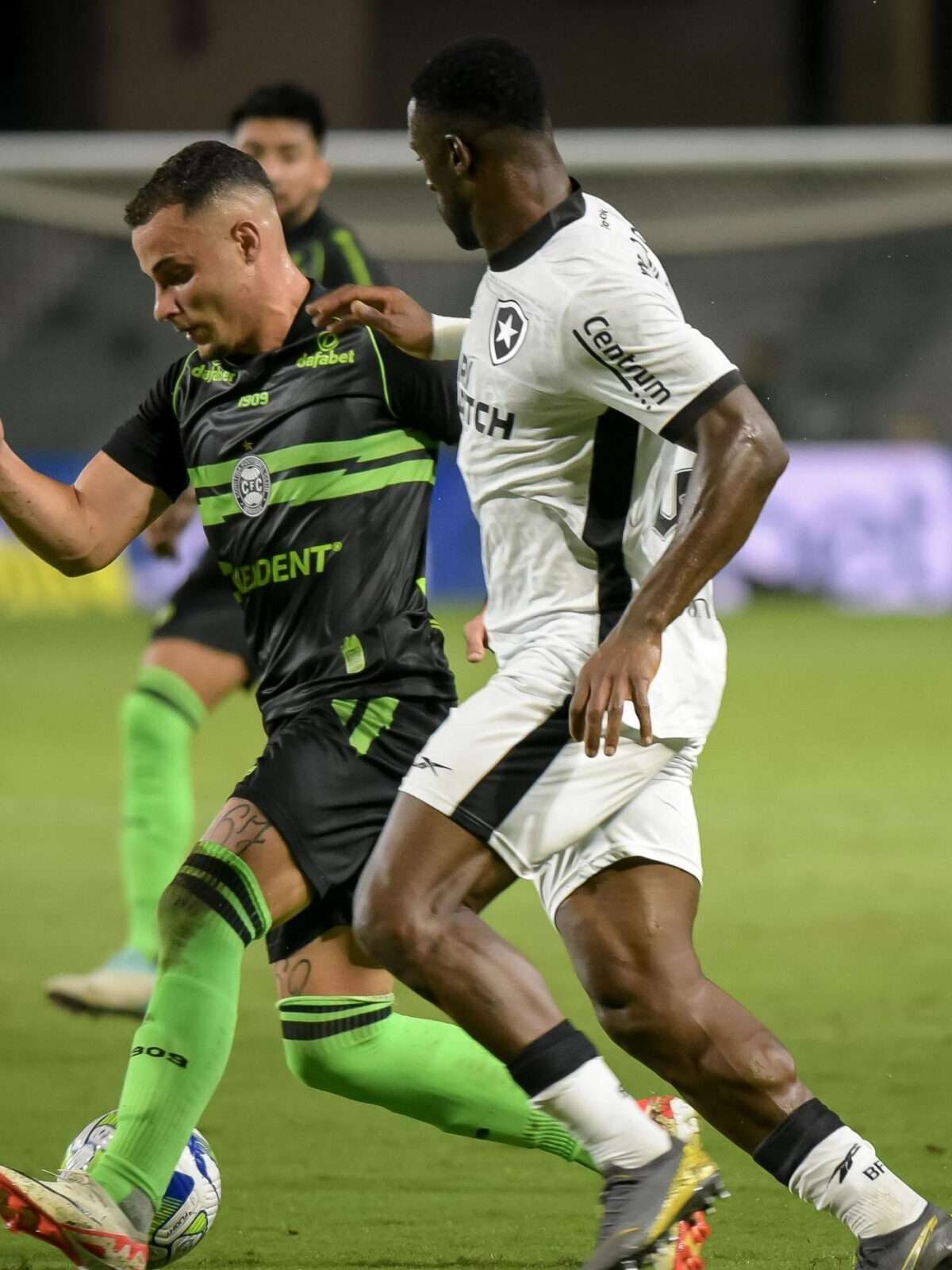 Bolavip Brasil - Aconteceu outra vez! Botafogo marca aos 52 do segundo  tempo mas cede o empate aos 55 minutos para o Corotiba. Botafogo chega ao  nono jogo sem vitória e vê