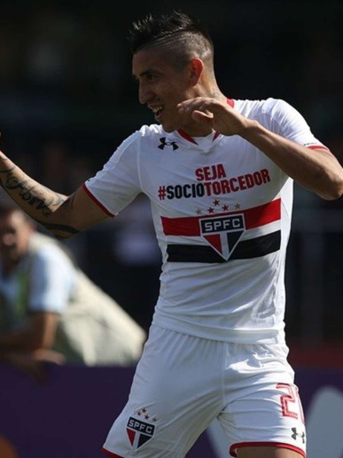 São Paulo se acerta com o Racing e contrata atacante Centurión - Estadão