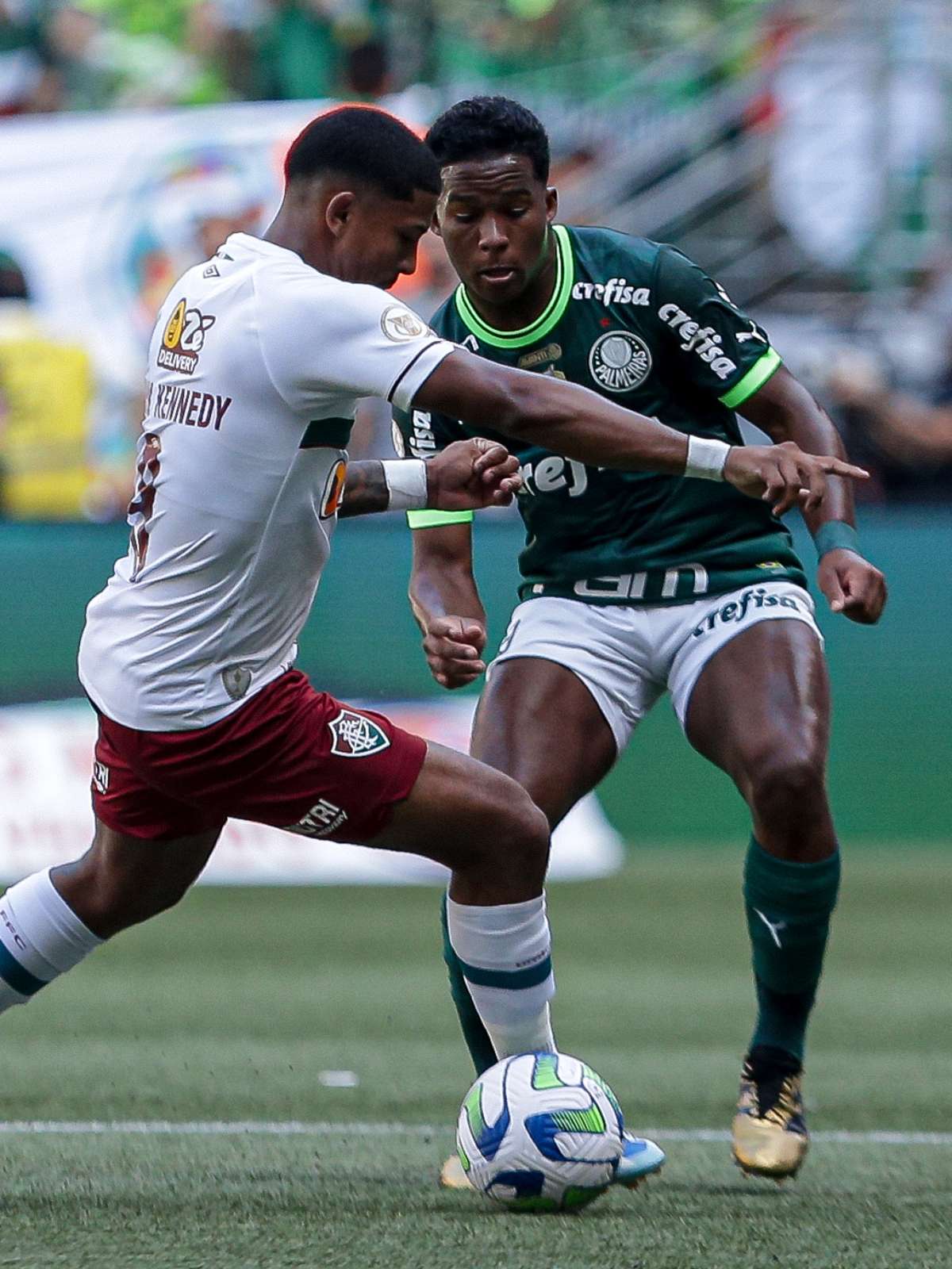 Palmeiras bate Flu, põe uma mão na taça e torcida faz festa de campeão