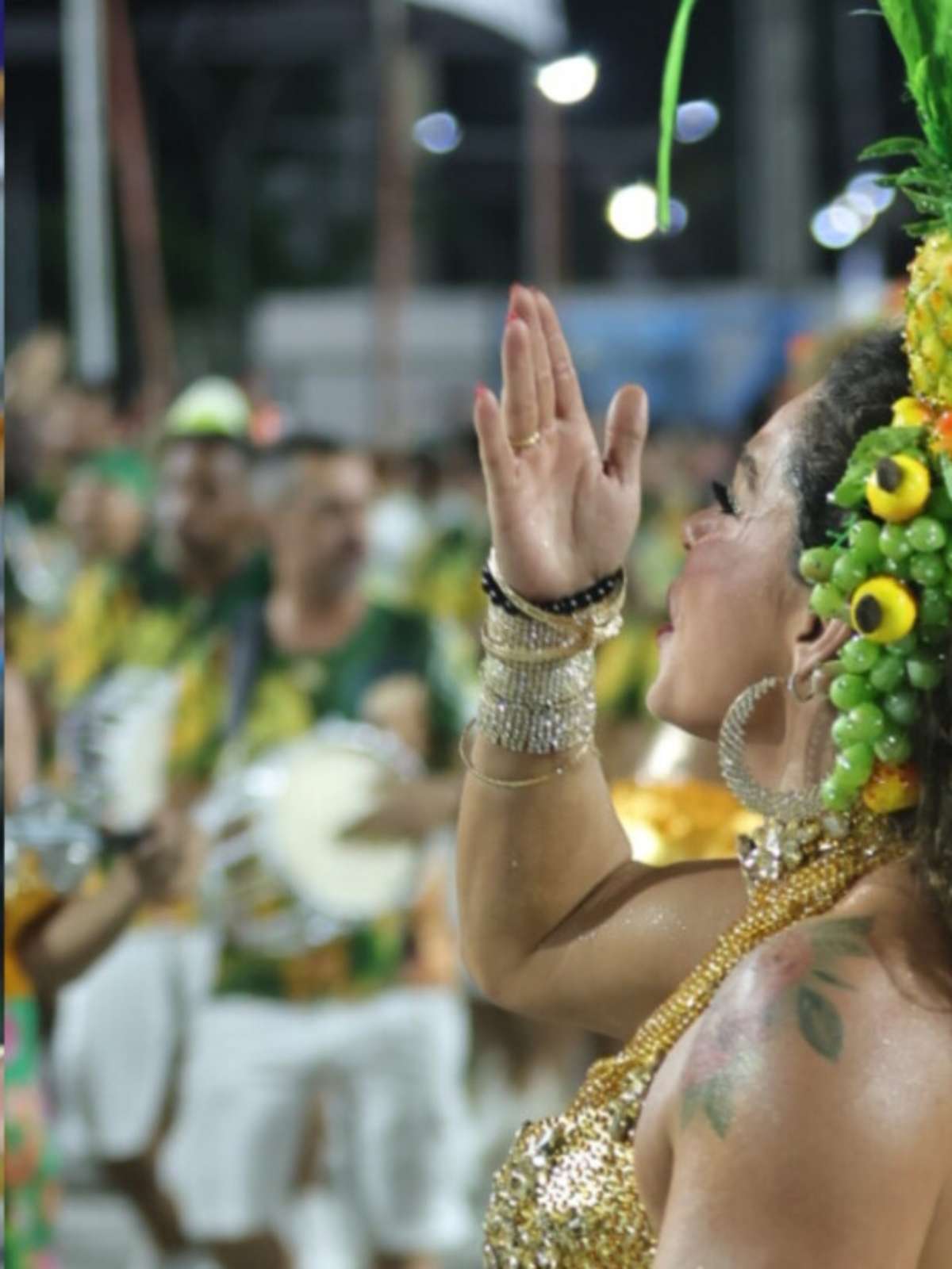 Carnaval 2024: Fabiola Andrade exibe corpo definido com fantasia tropical  em ensaio da Mocidade na Sapucaí. Fotos!