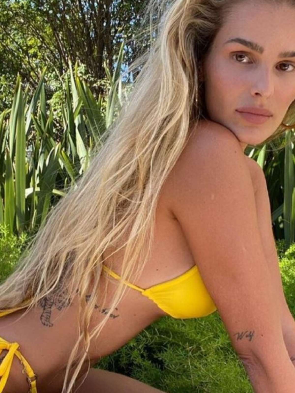 Yasmin Brunet ama tatuagem: 13 fotos da modelo de biquíni que reúnem as  mais de 20 tattoos dela pelo corpo