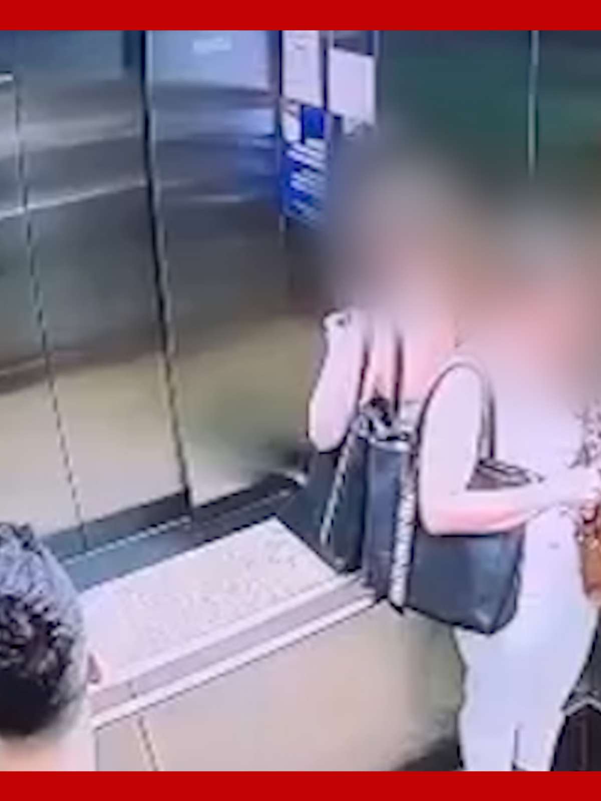 Homem passa mão em parte íntima de mulher em elevador de prédio; veja vídeo