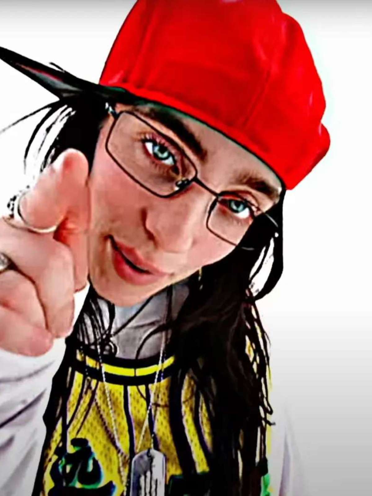 Billie Eilish lança clipe da música queer e dançante 