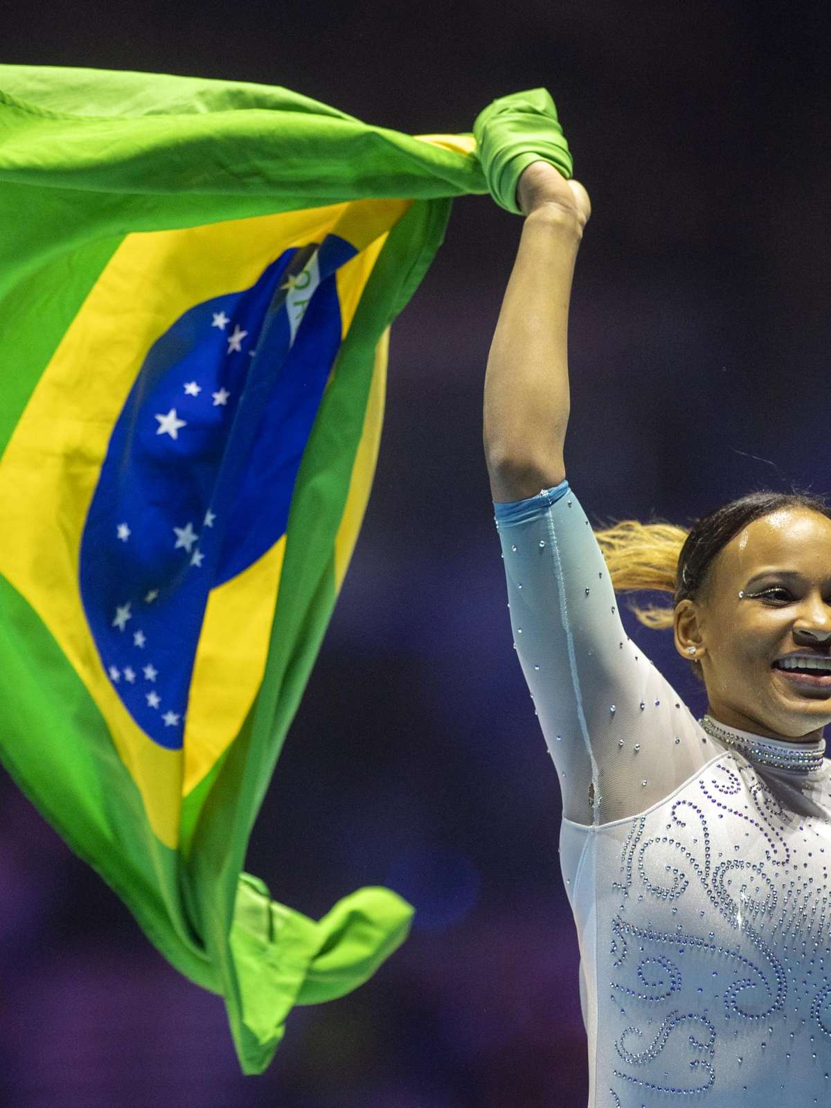 Das estrelinhas na escola para o topo do mundo: Rebeca Andrade chega a  Paris como protagonista