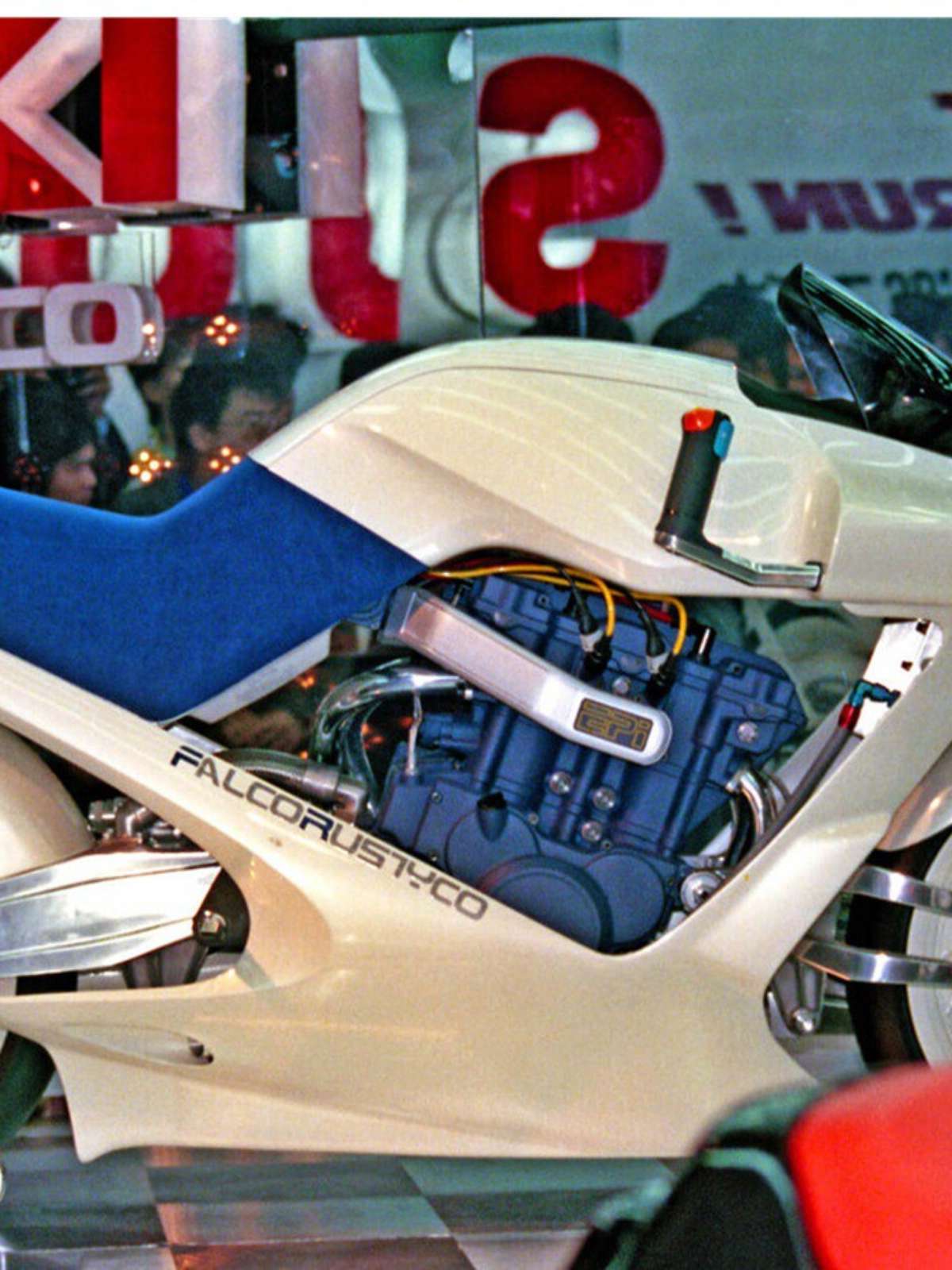 40 anos atrás, a Suzuki quis revolucionar o mundo com uma moto sem