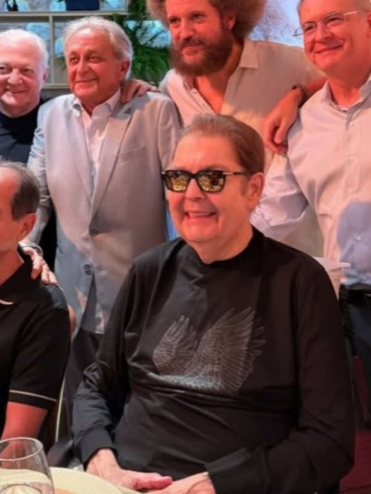 Faustão prestigia Muricy Ramalho em festa com Neymar e famosos após transplantes