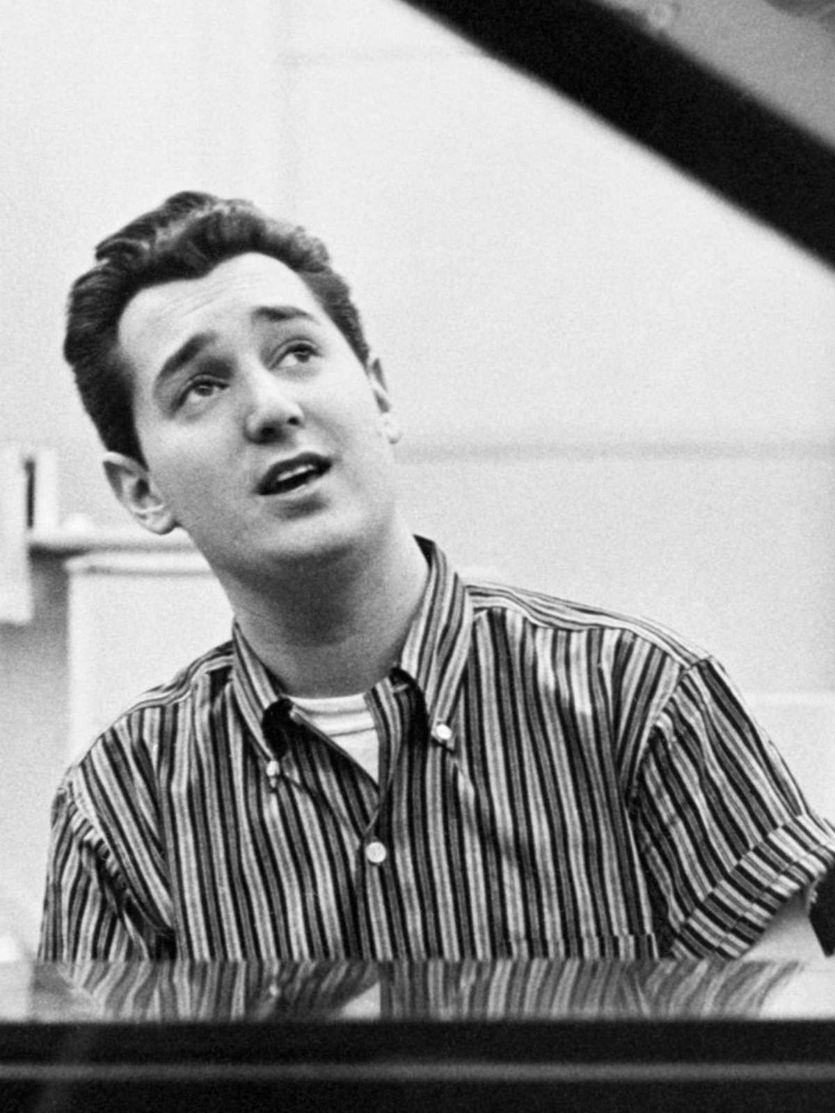 444056873-neil-sedaka.jpg