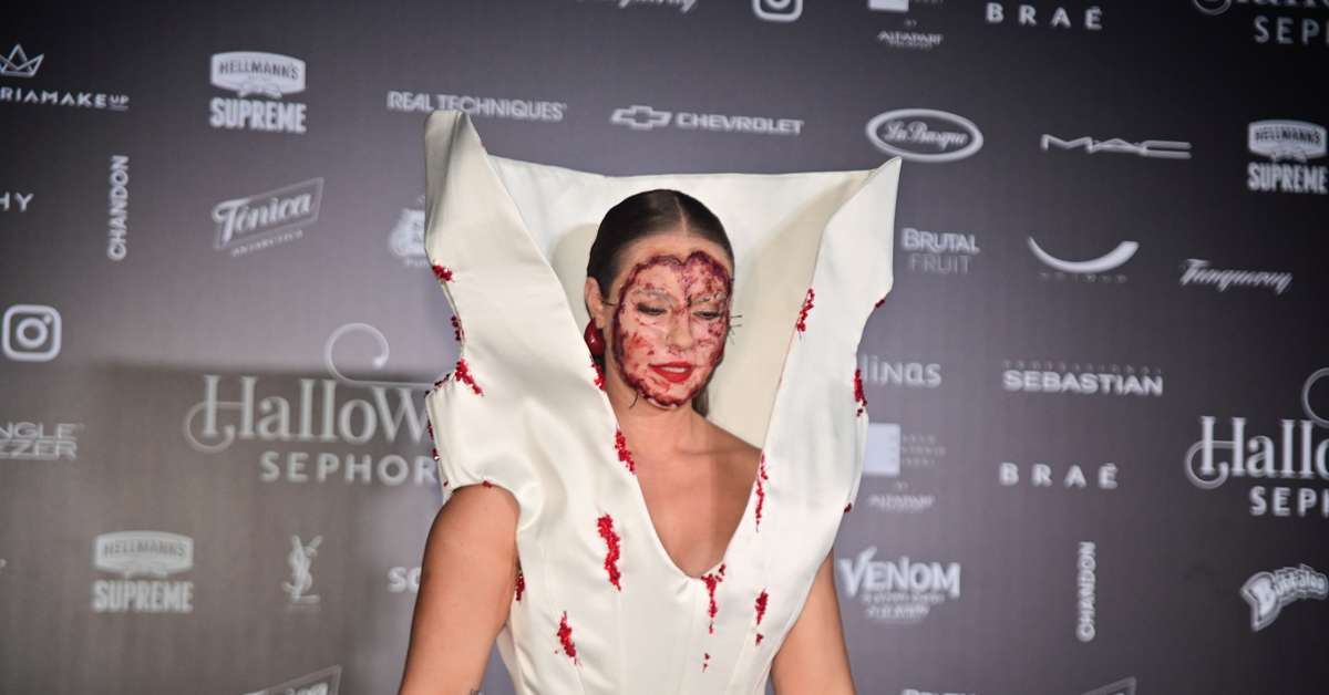 Famosos ousam em looks para baile de Halloween; veja fotos