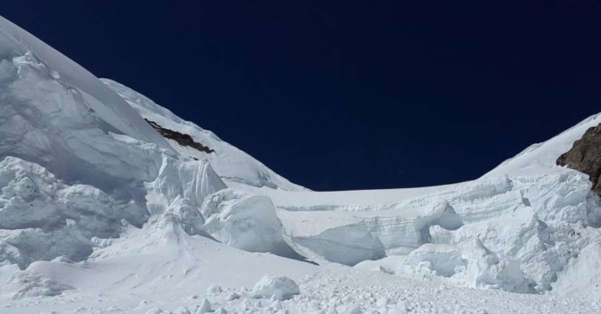 Homem passa uma hora soterrado por avalanche e é resgatado com vida nos EUA
