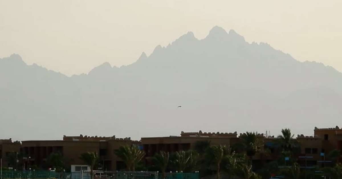 Avião Quase Colide com Montanha: Piloto é Suspenso Após Manobra Arriscada