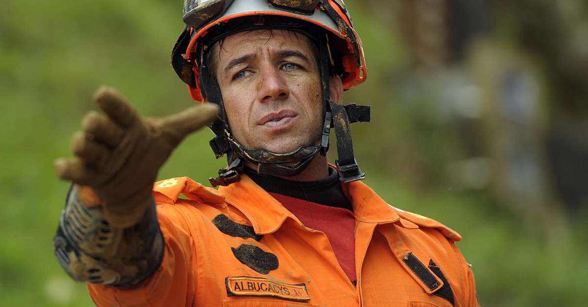 'Bombeiro da Luma' trabalha nos resgates; vítimas chegam a 24 'Bombeiro da Luma' trabalha nos resgates; vítimas chegam a 24