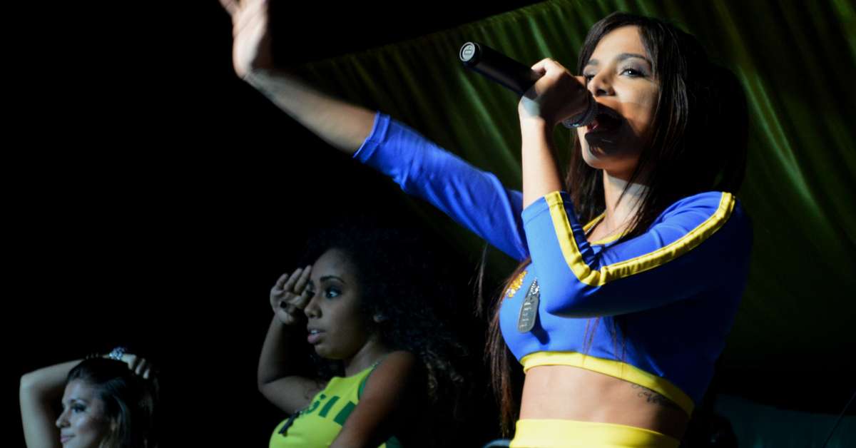 Sexy Anitta Faz Show E Mostra Parte Do Bumbum Em Show Em Sp 1260