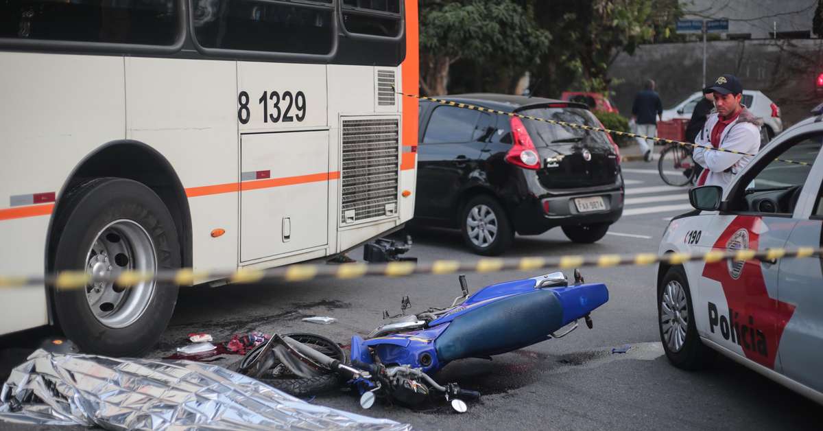 Acidente Entre ônibus E Moto Deixa Um Morto Na Zona Oeste De Sp