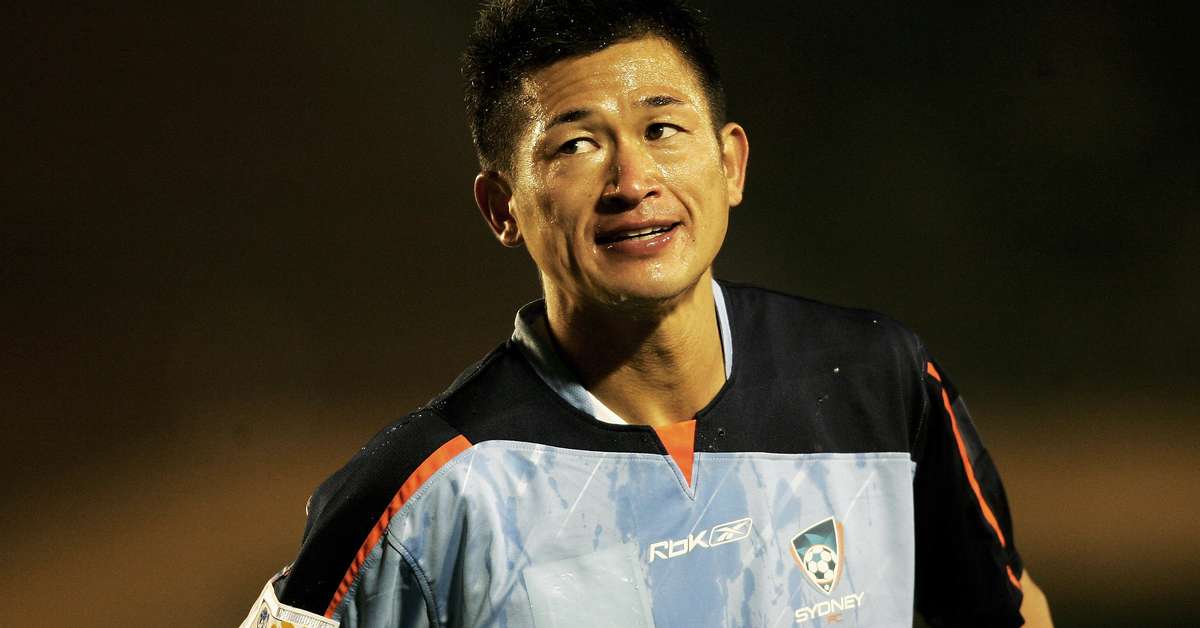 Aos 48 anos, Kazu renova contrato com time japonês