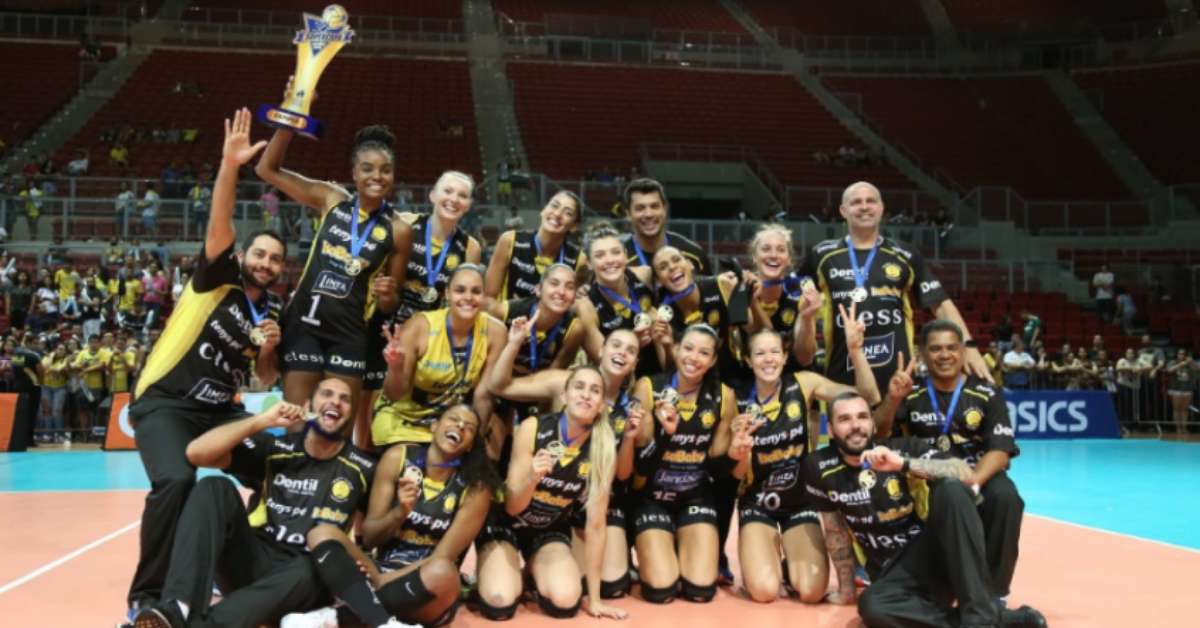 Praia Clube vence Osasco e fatura o título da Supercopa feminina de vôlei Praia Clube vence Osasco e fatura o título da Supercopa feminina de vôlei