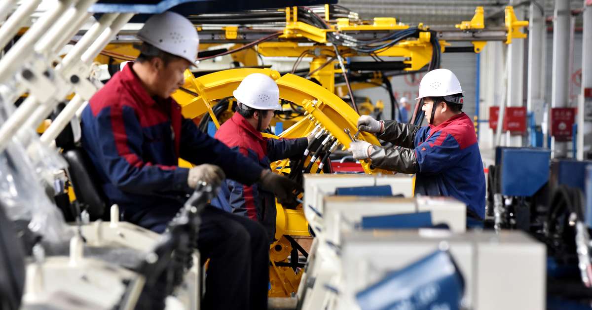 Atividade industrial da China sobe em novembro, mas 