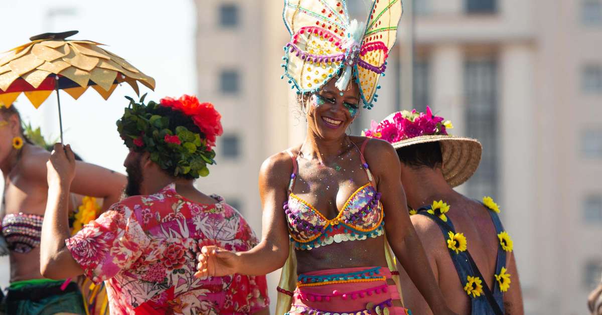 O Carnaval Nordestino Atrai Foliões Do País Inteiro