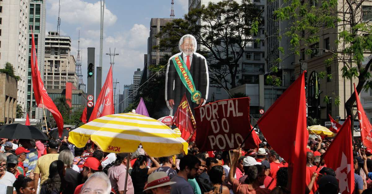 Manifestantes Fazem Ato Por Lula Livre Em S O Paulo