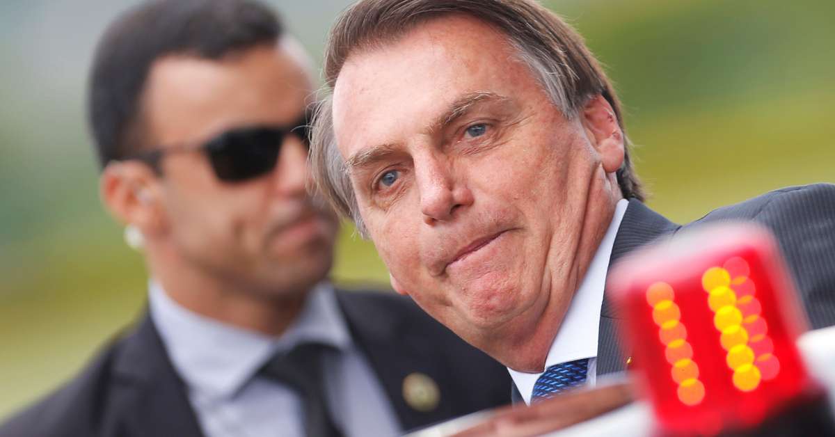 Bolsonaro dá indulto a policiais presos por crimes culposos
