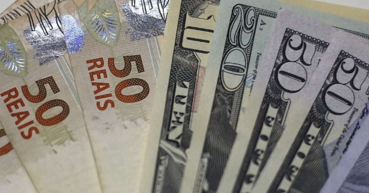 Dólar avança e se aproxima de R$4,25 com sinais do impacto da crise de