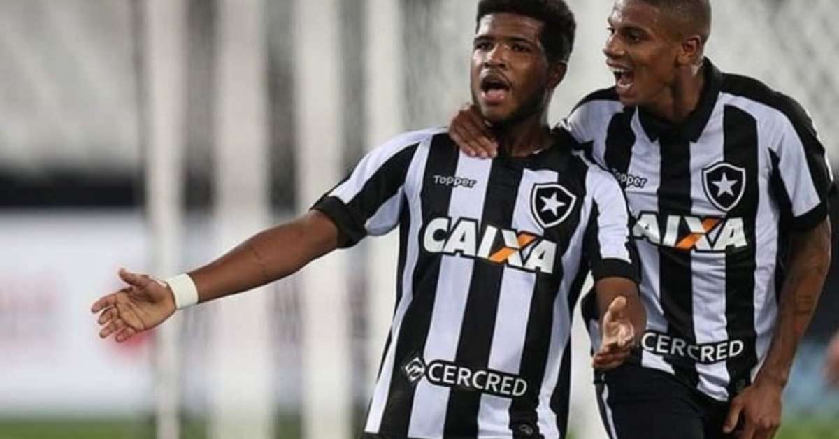 Quantos anos tem Riquelme do Botafogo?