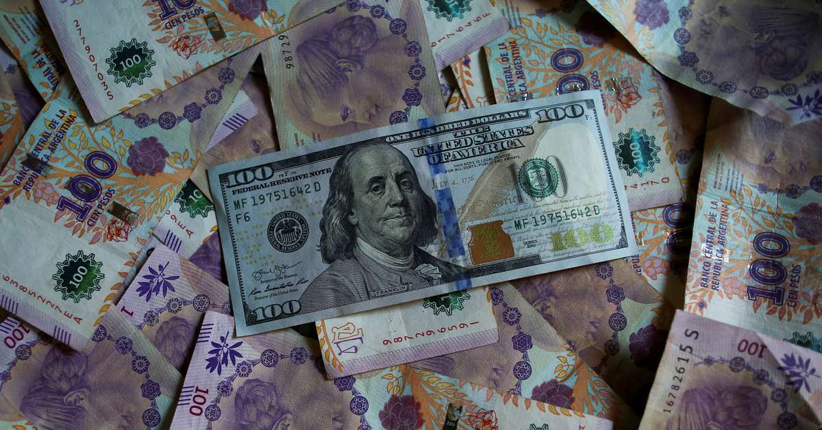 Peso Argentino Recua 2 14 No Mercado Paralelo A M nima Hist rica De