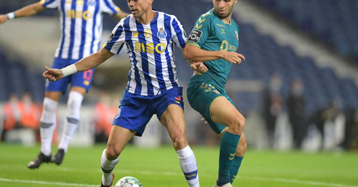 Com dois de Alex Telles, Porto vence Braga na estreia no Português