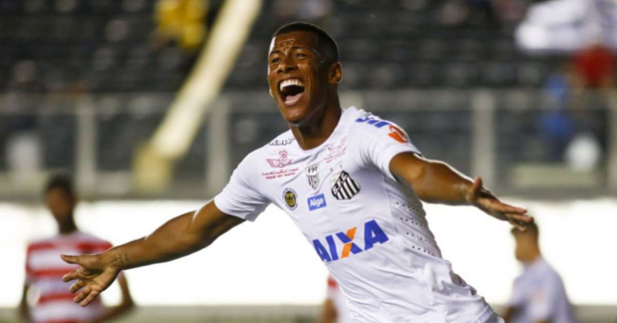 Arthur Gomes completa quatro anos da sua primeira partida pelo Santos
