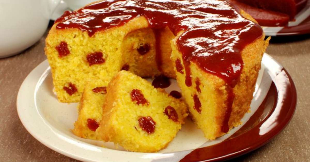 Bolo de milho com goiabada cremosa
