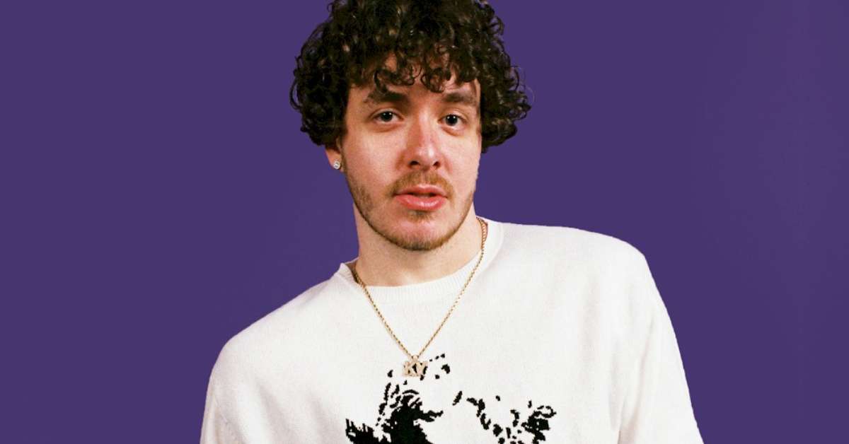 Jack Harlow lança o clipe de "Already Best Friends" com Chris Brown