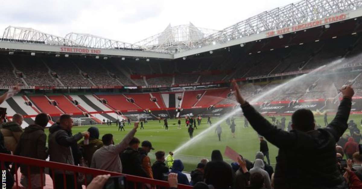 Jogo do Manchester United é adiado após torcedores ...