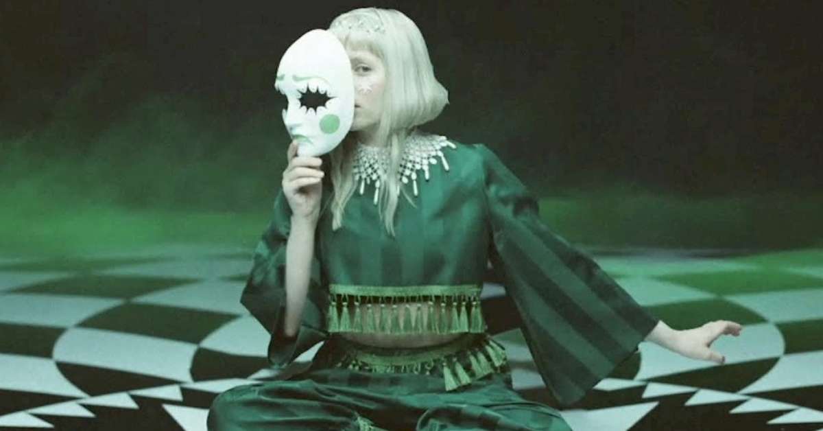 Aurora está de volta com o inédito single "Cure For Me"