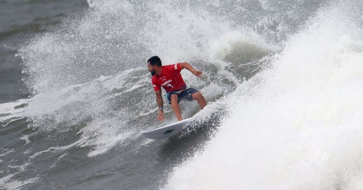 Ítalo Ferreira supera Owen Wright e avança à final do Surfe