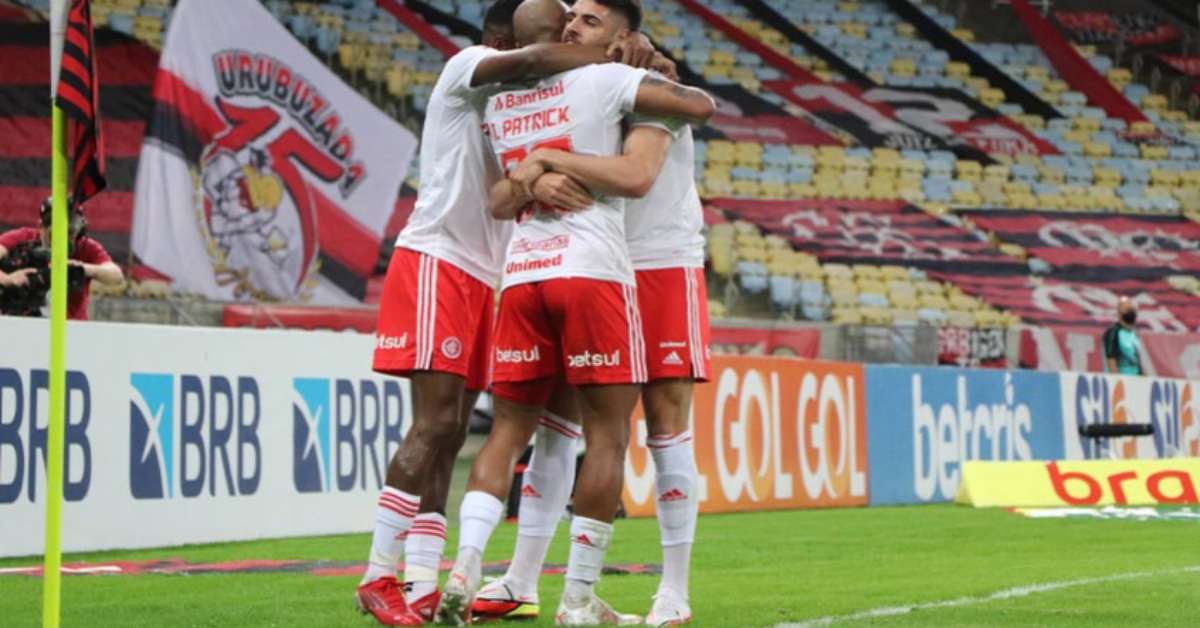 Internacional surpreende e goleia o Flamengo no Maracanã