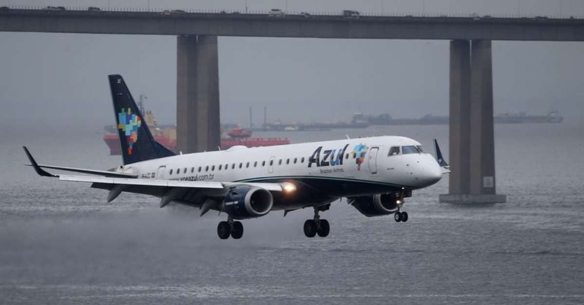 Los pilotos y auxiliares de vuelo aceptan la propuesta y cancelan la huelga