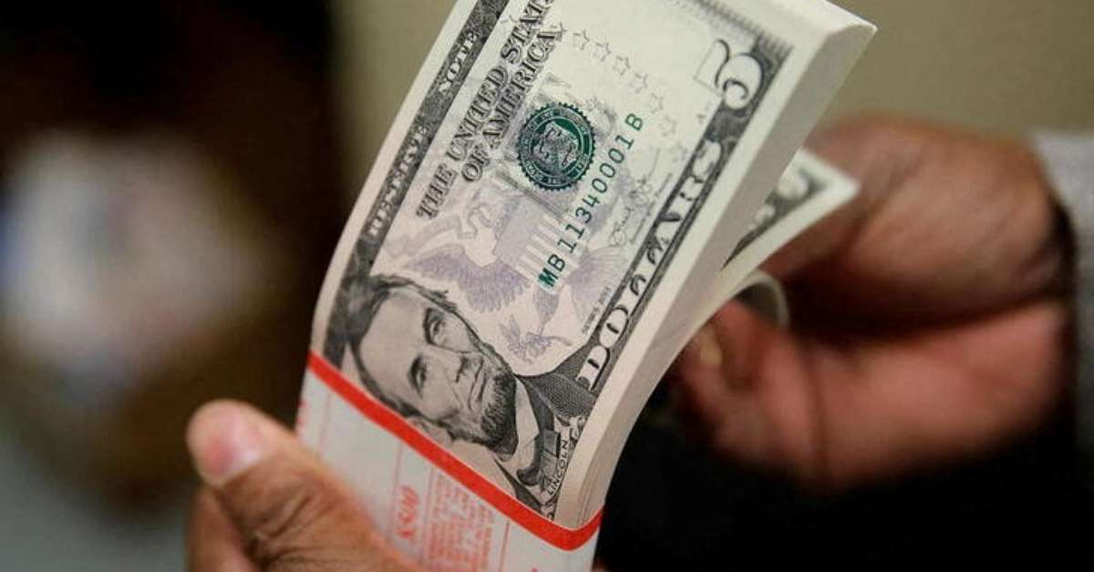 Dólar estende perdas e vai abaixo de R$5,45 com alívio em temores domésticos Dólar estende perdas e vai abaixo de R$5,45 com alívio em temores domésticos