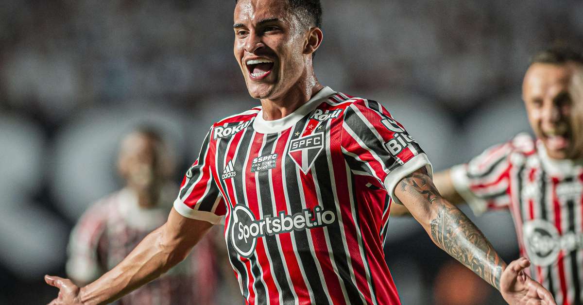 S&Atilde;&pound;o Paulo atropela Santos na Vila Belmiro e acaba com tabu
