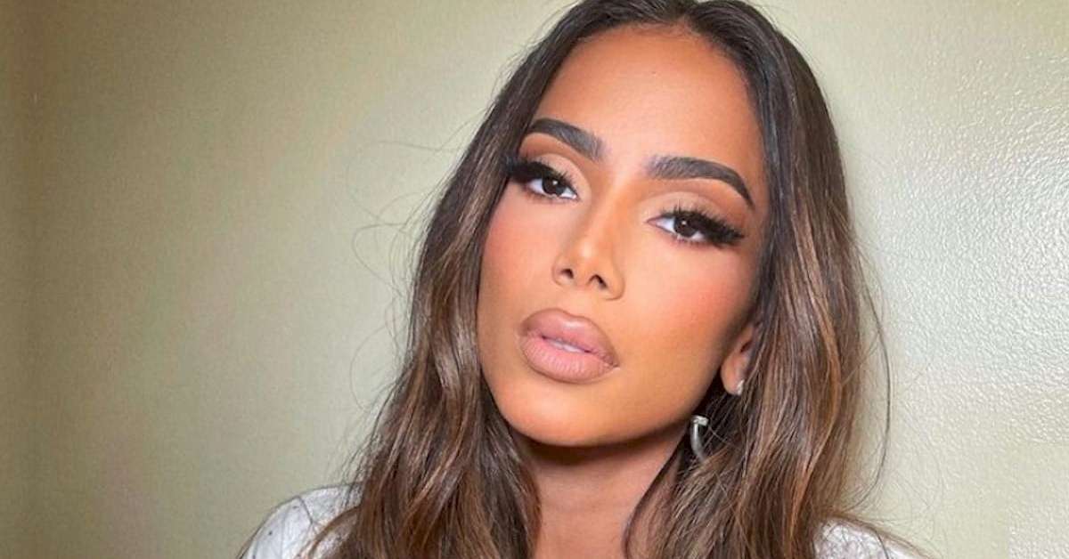 Anitta debocha de decis&atilde;o do TSE sobre Lollapalooza: "R$ 50 mil?"