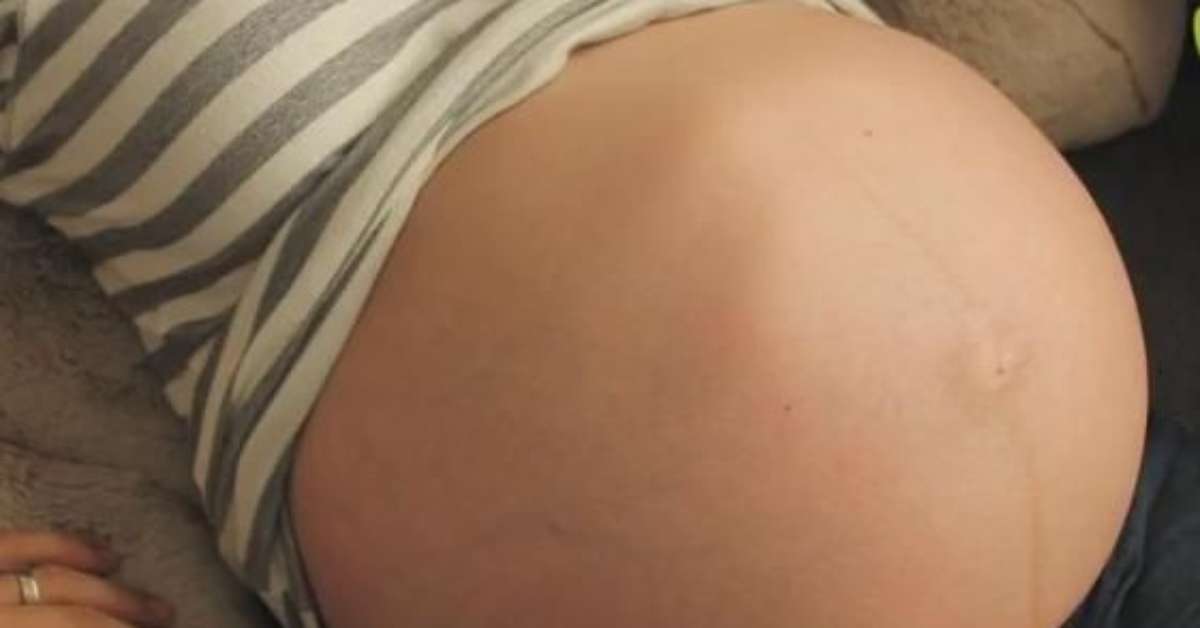 Pai Filma Chutes De Gemeos Na Barriga De Gravida Da Mulher