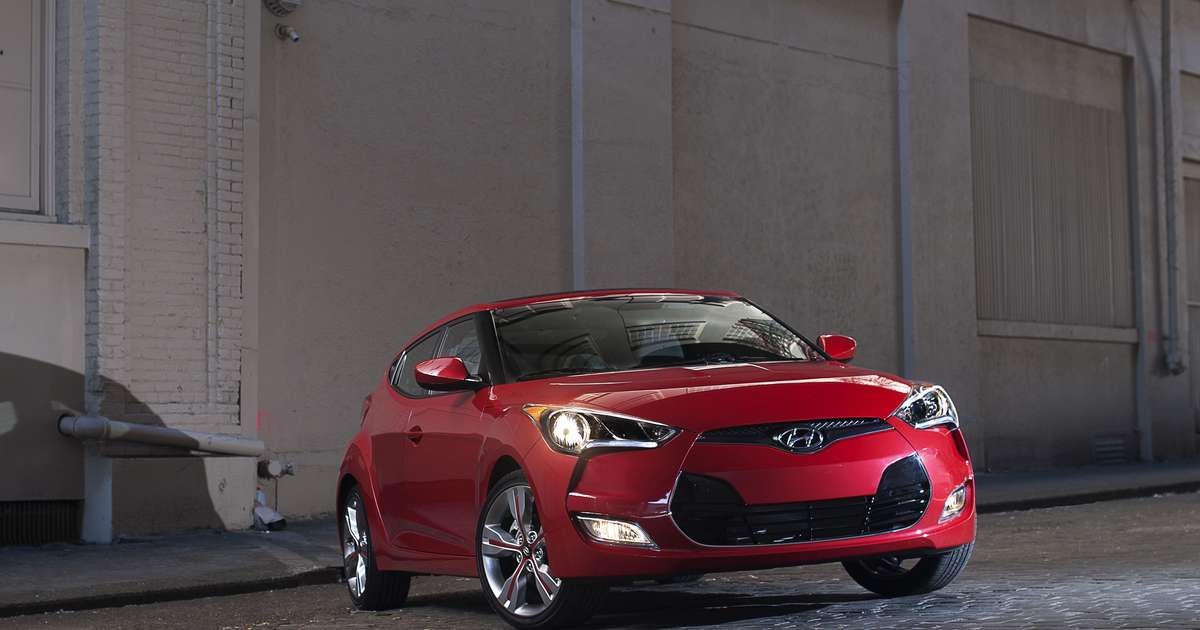 Hyundai faz recall do Veloster por falha no teto solar
