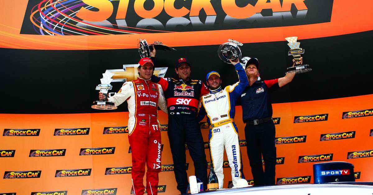 Cacá Bueno comemora vitória suada em Interlagos: