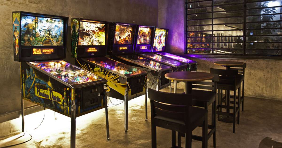 Hamburgueria de SP libera fichas de pinball para clientes
