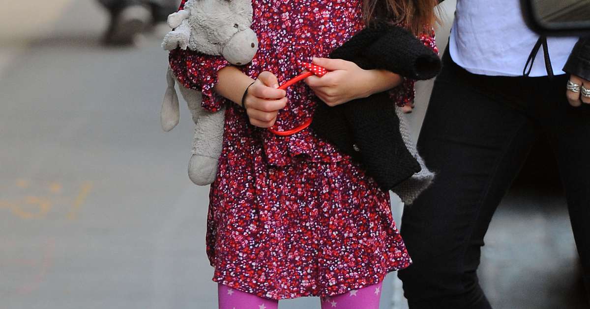 Suri Cruise Assina Acordo De R Milh Es E Cria Marca De Roupas