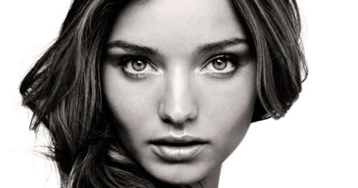 Miranda Kerr faz ensaio nu para divulgar linha orgânica