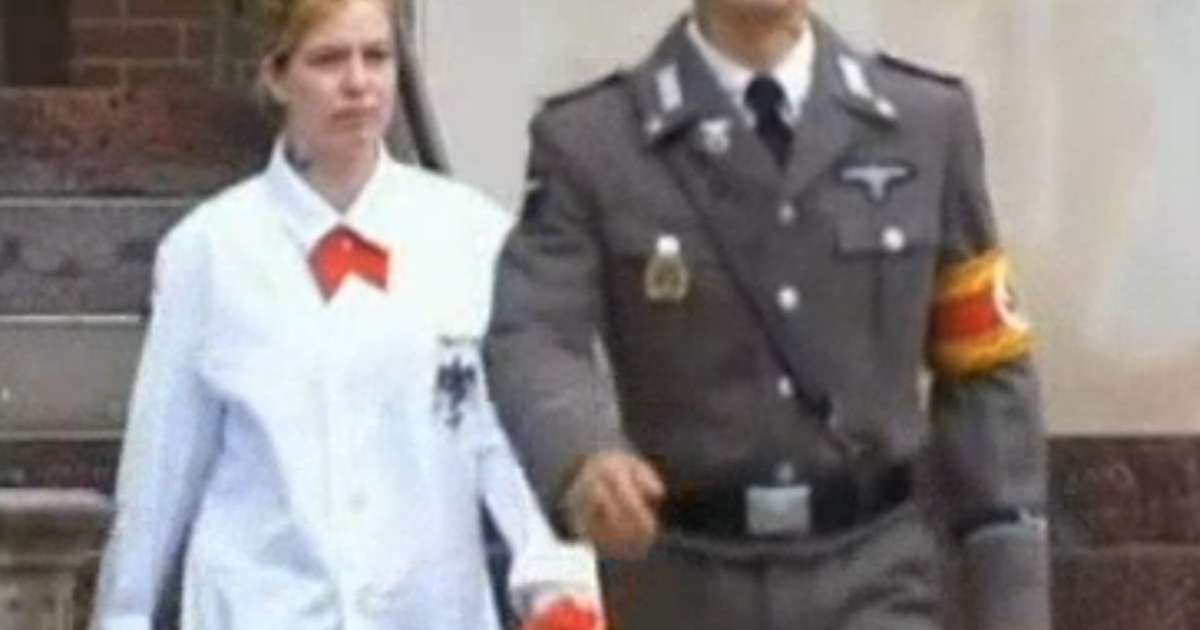 EUA: pai de menino Adolf Hitler vai a tribunal com uniforme nazista