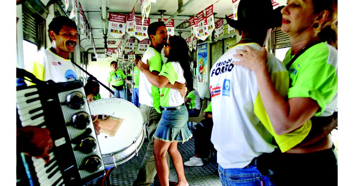 Campina Grande tem baile de forró até em vagão de trem Campina Grande tem baile de forró até em vagão de trem