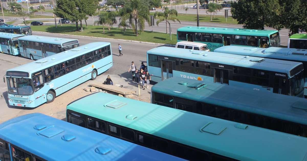 Motoristas aderem à greve e ônibus deixam de circular em Florianópolis