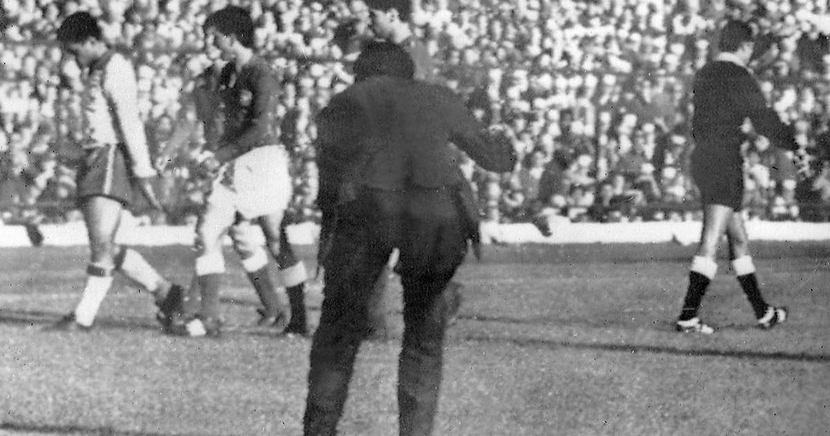 Jogos inesquecíveis da Copa: Garrincha x Chile em 62: gols, expulsão e até  pedrada - Esporte do Vale