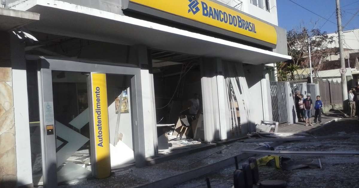 Ladrões Explodem Caixa Eletrônico Sem Dinheiro E Destroem Banco Em Mg